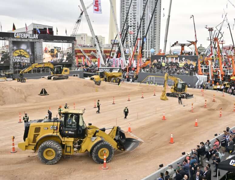 Показ техники в работе на выставке CONEXPO-CON/AGG в США