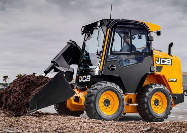 ТТХ колесного мини-погрузчика с бортовым поворотом JCB 250