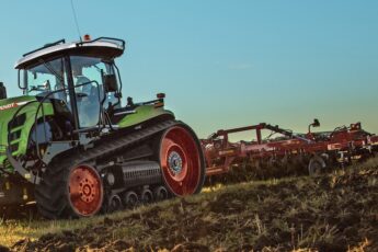 Гусеничный трактор Fendt 1100 MT