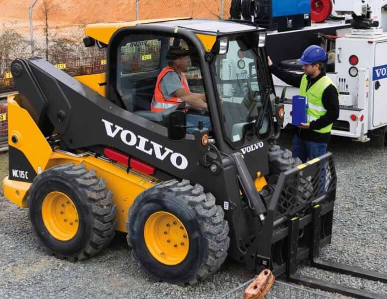 Вес мини-погрузчика Volvo MC115C